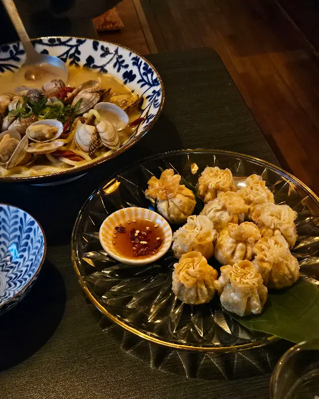 바지락술찜과 복주머니 만두