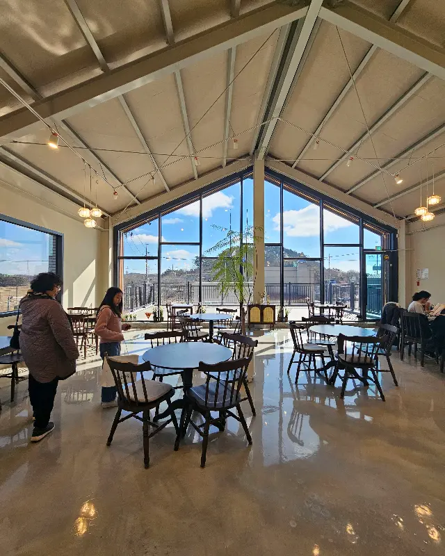 메종드미뇽의 넓고 탁 트인 내부