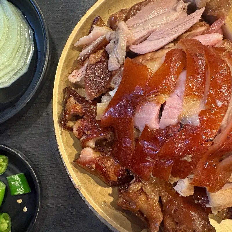 윤기가 좌르르 흐르는 족발