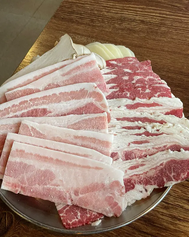 흑돼지 냉삼과 냉목살의 신선한 모습