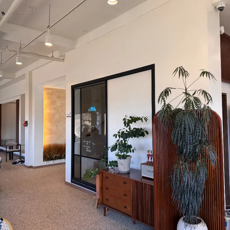 카페 남포리 내부 인테리어