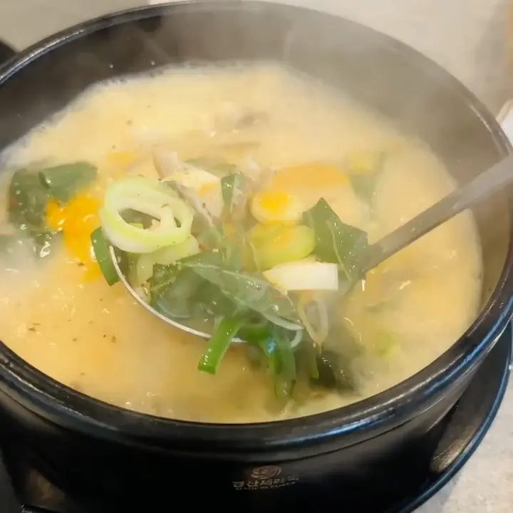 푸짐한 한우사골술국