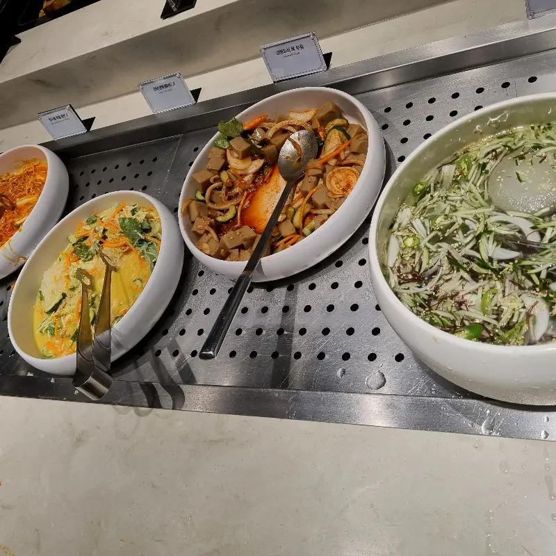 다양한 샐러드 메뉴