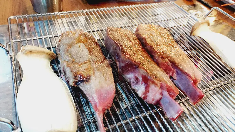 숯불 위 양갈비