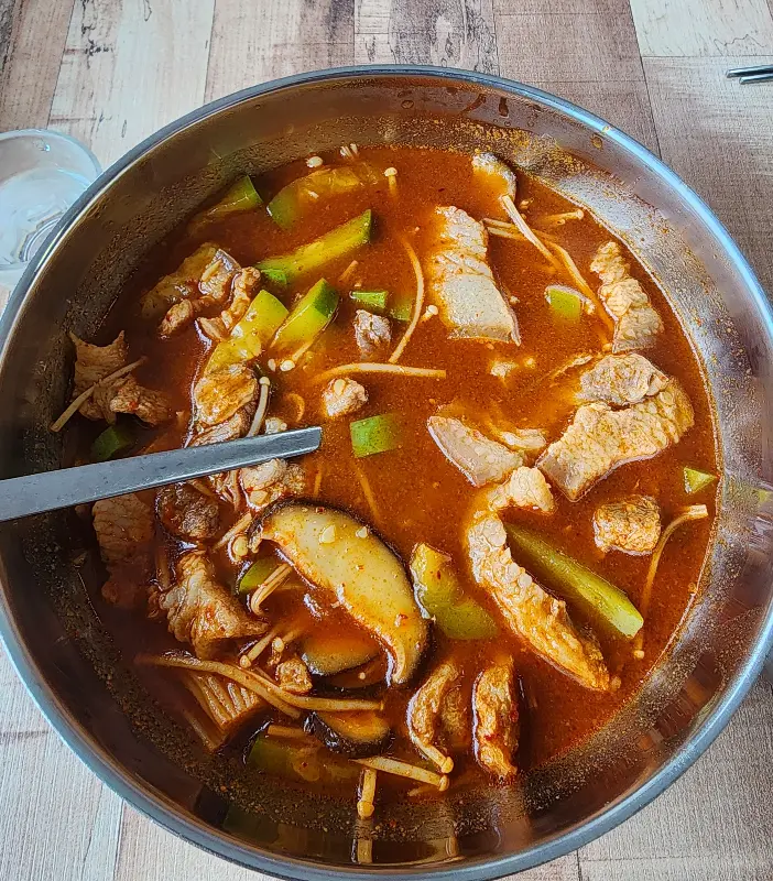 푸짐한 수제비 한 그릇