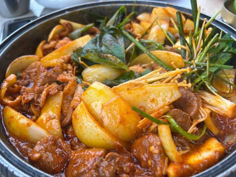 푸짐한 오리 주물럭 한 상차림