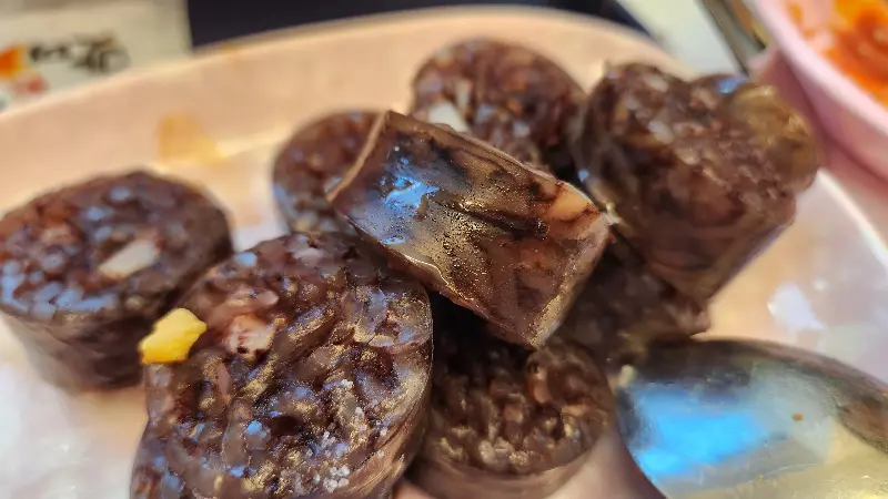 윤기가 흐르는 쫄깃한 순대