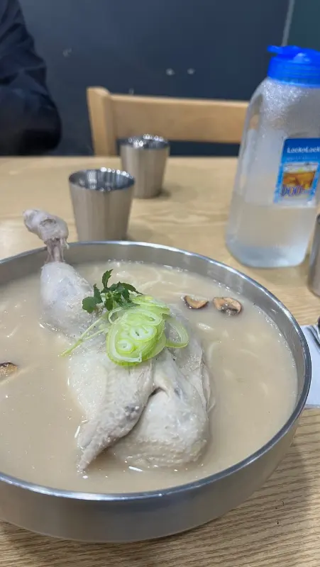 닭칼국수 한 그릇