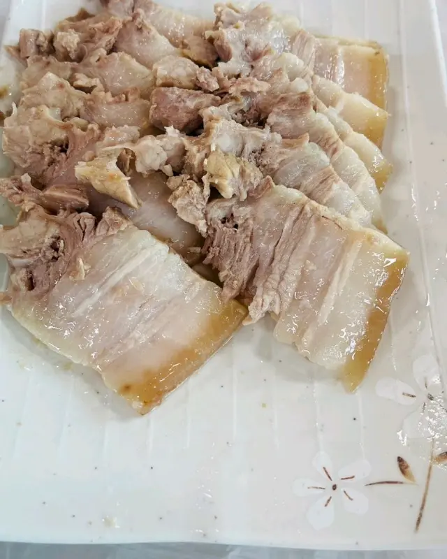 윤기가 흐르는 수육