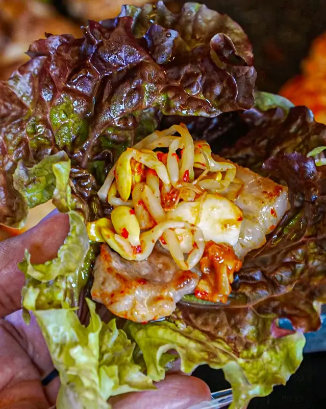 쌈에 싸 먹는 삼겹살