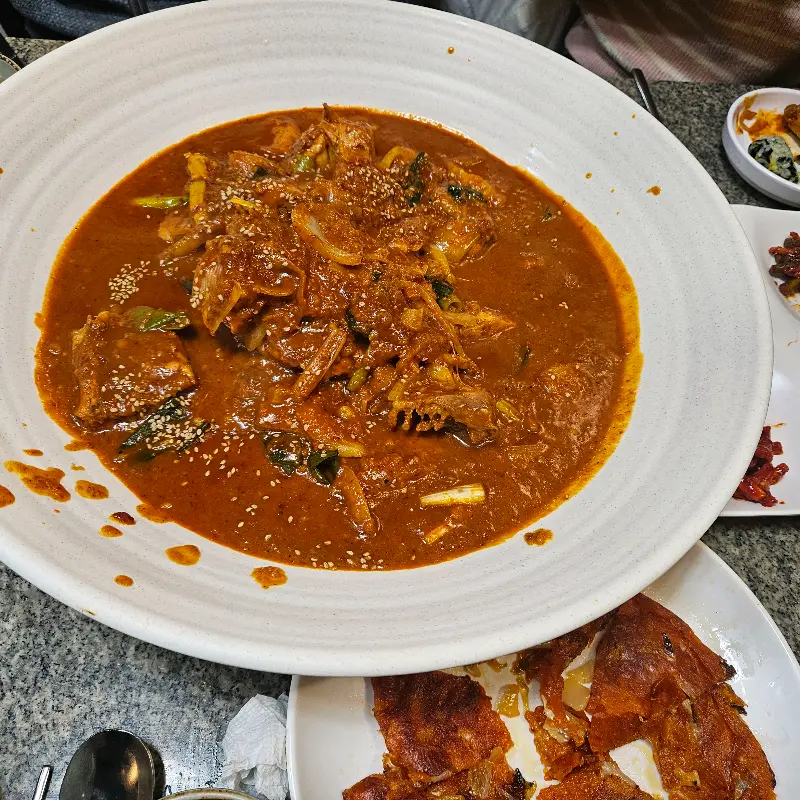 푸짐한 닭볶음탕 한 상