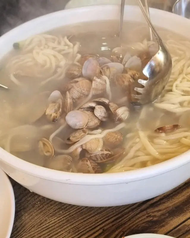 푸짐한 바지락칼국수
