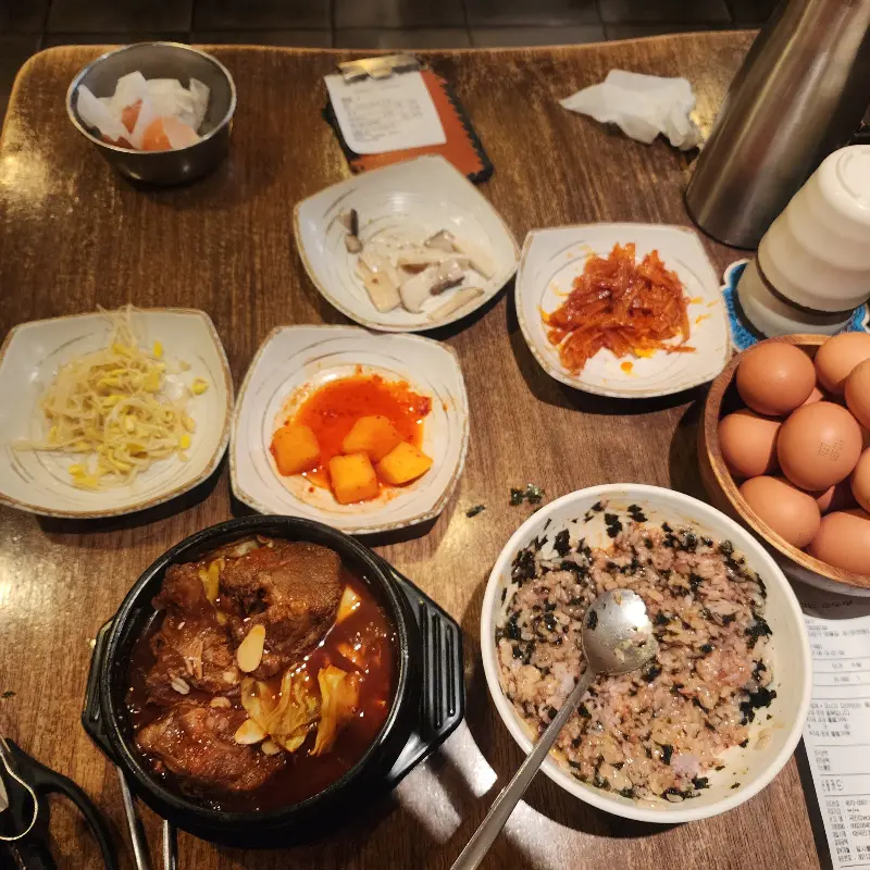 김치찜과 순두부찌개