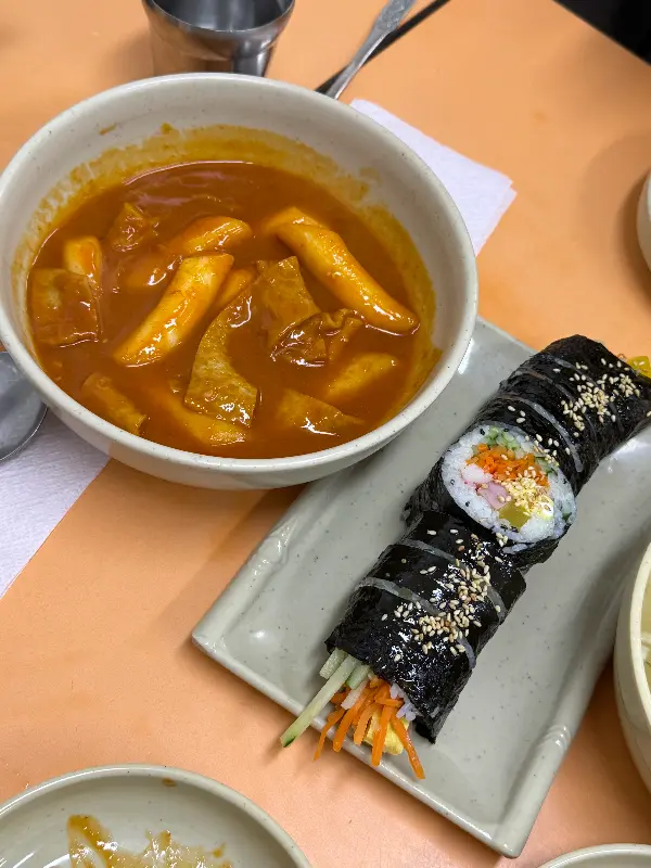 김밥과 떡볶이 조합