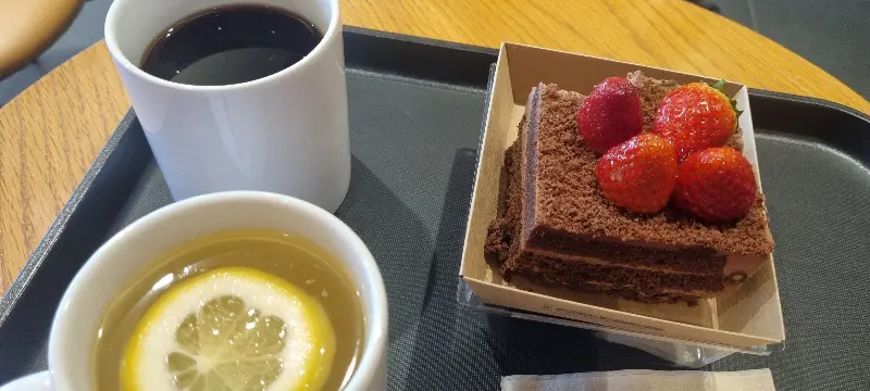 아메리카노, 레몬차, 초콜릿 케이크