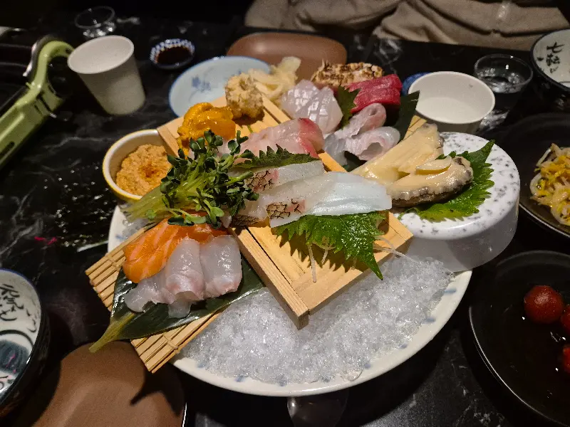 싱싱한 해산물이 가득한 짬뽕탕