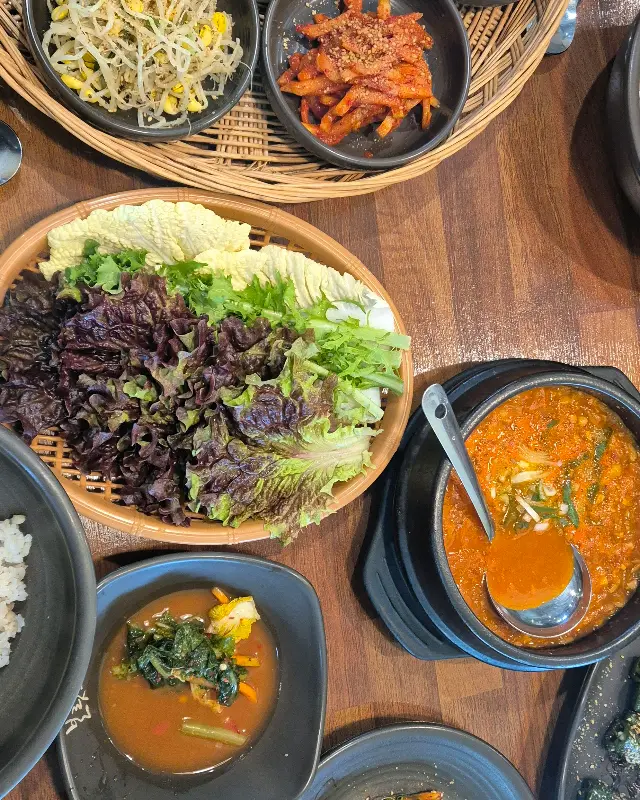 다채로운 색감과 신선함이 느껴지는 나물 반찬