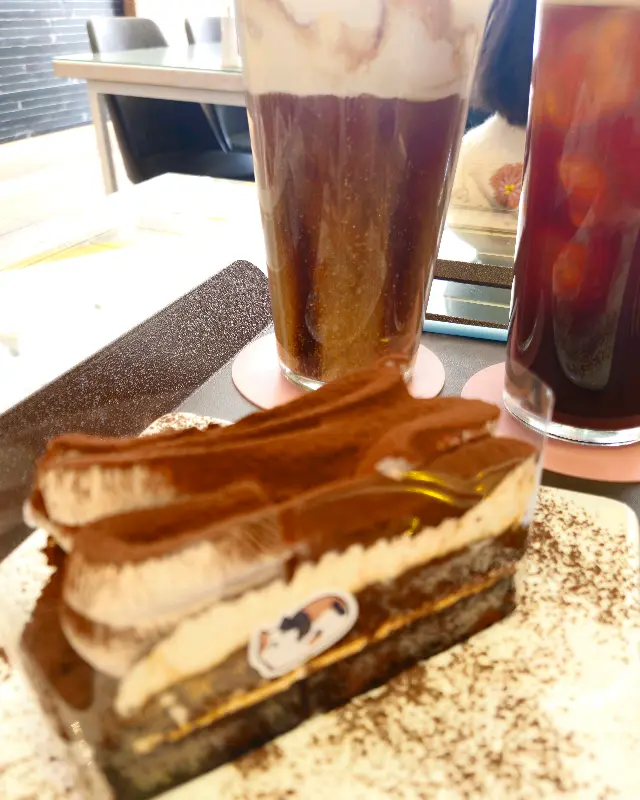 티라미수와 음료