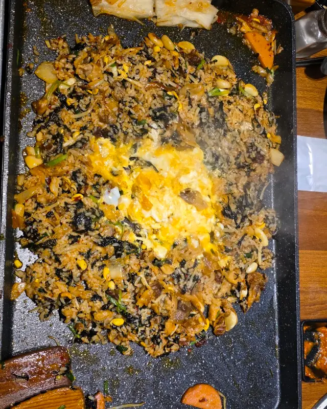 맛있게 볶아진 볶음밥