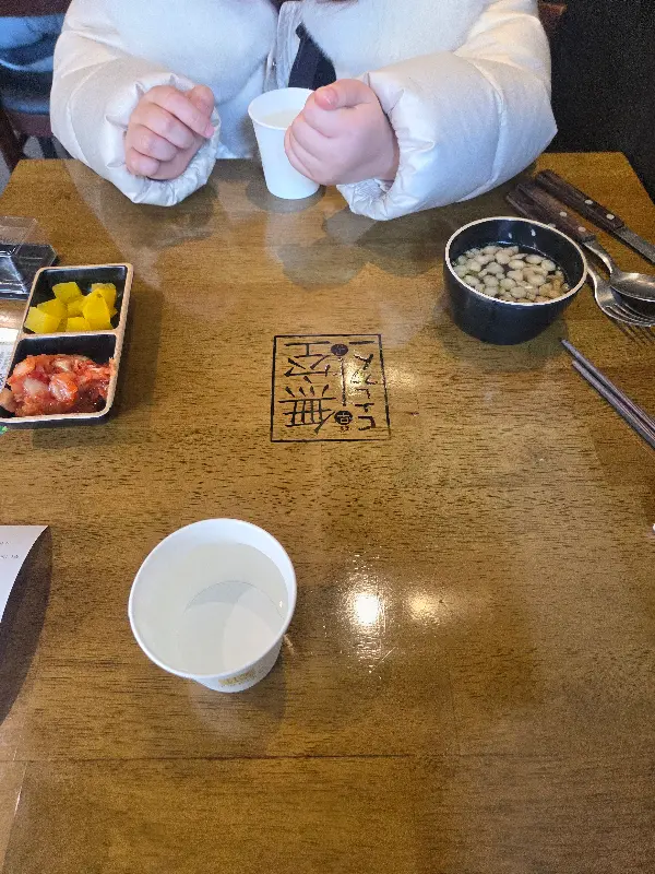 깔끔한 테이블 세팅