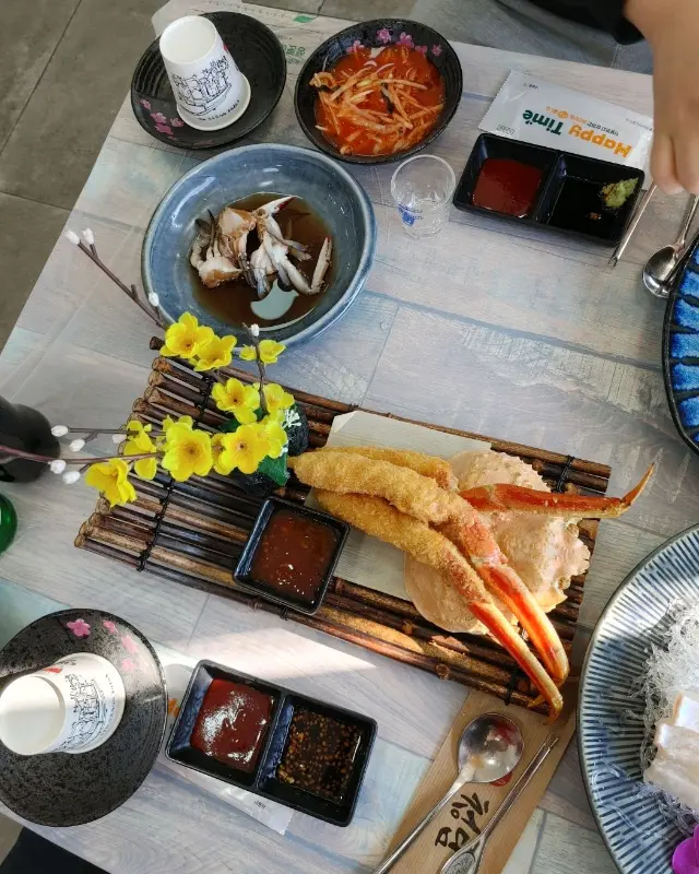 다채로운 대게 요리를 맛볼 수 있는 청담대게 코스