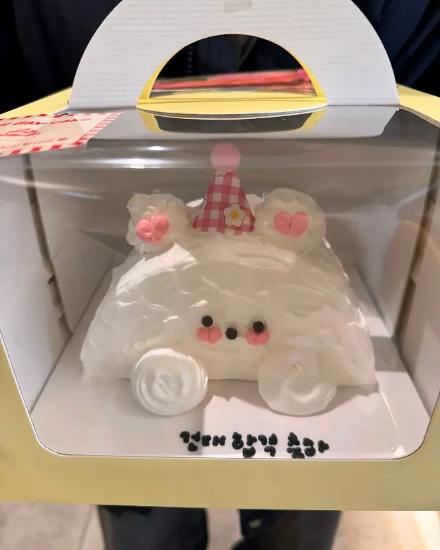 귀여운 강아지 모양의 입체 케이크