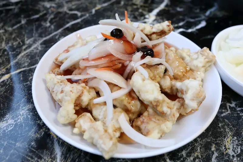 독특한 블루베리 소스의 탕수육