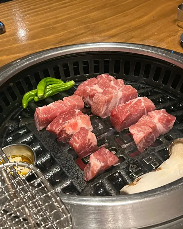 직각 목살과 구운 채소