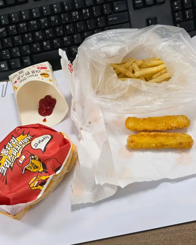 햄버거와 치즈스틱