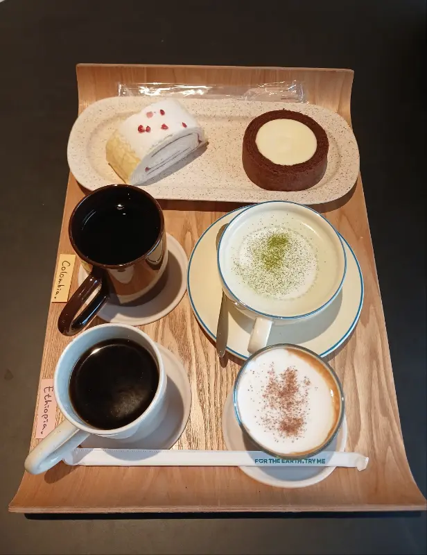 다양한 메뉴를 한눈에 담은 사진