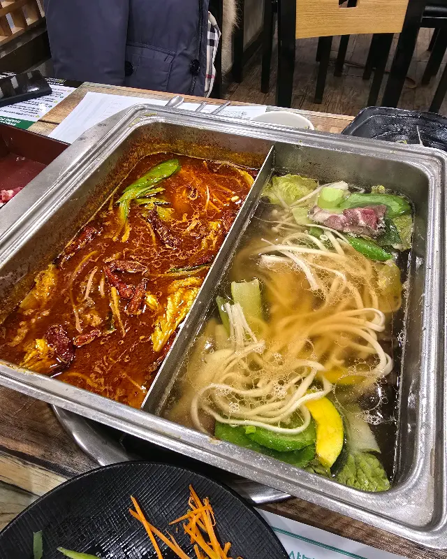 반반 육수 샤브샤브