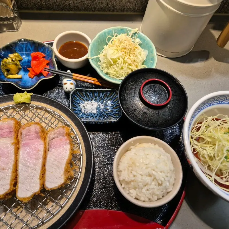 상로스카츠 한 상 차림