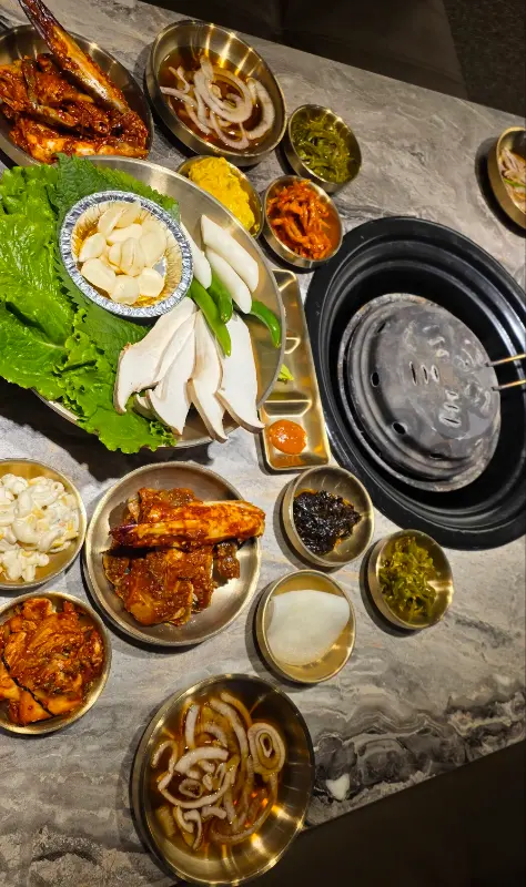 다채로운 샐러드바 메뉴