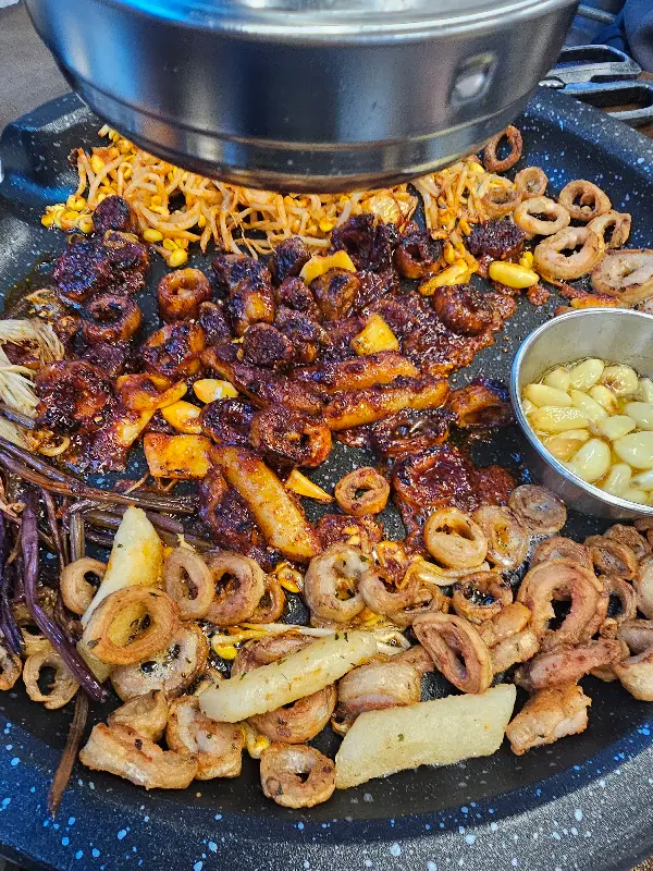 초벌되어 나온 막창의 먹음직스러운 모습