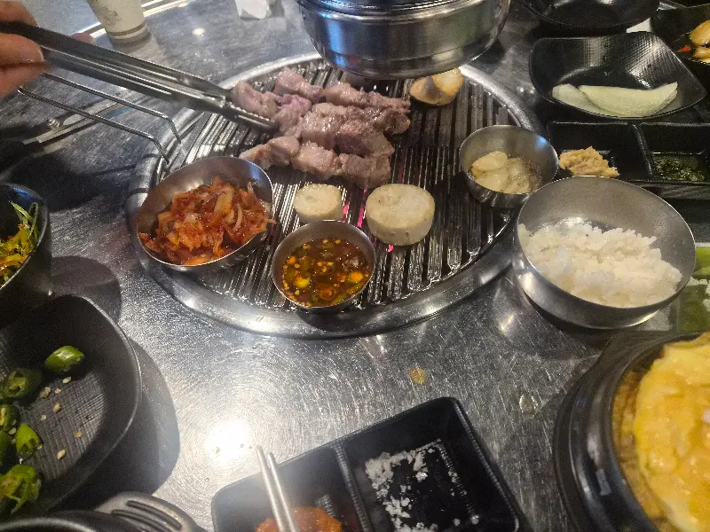 고기가 구워지는 모습