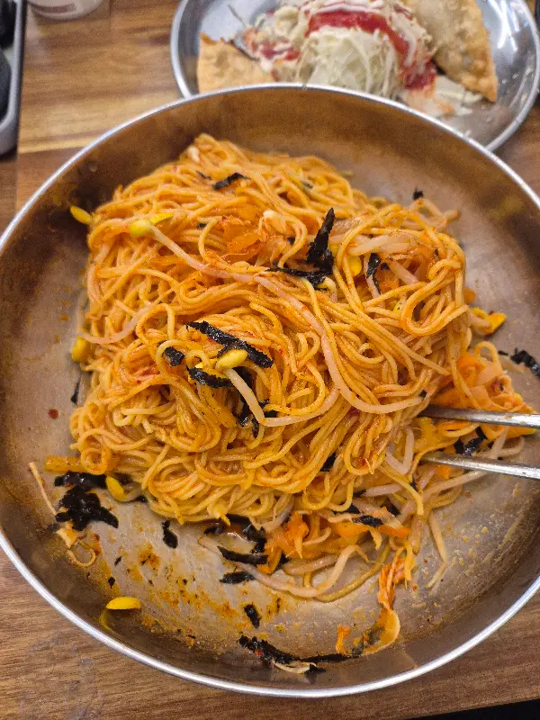 매콤달콤한 비빔국수
