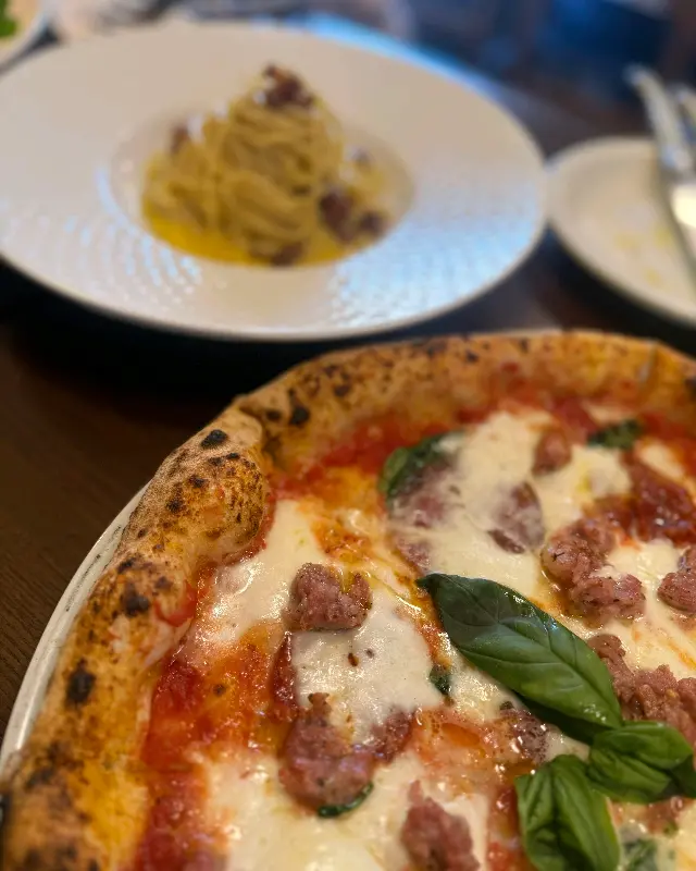 피자와 파스타 근접샷