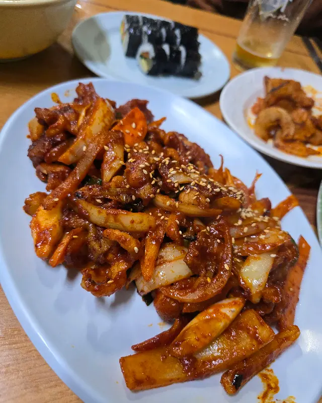 매콤한 오징어볶음