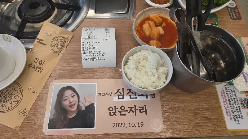 깔끔하게 준비된 식기