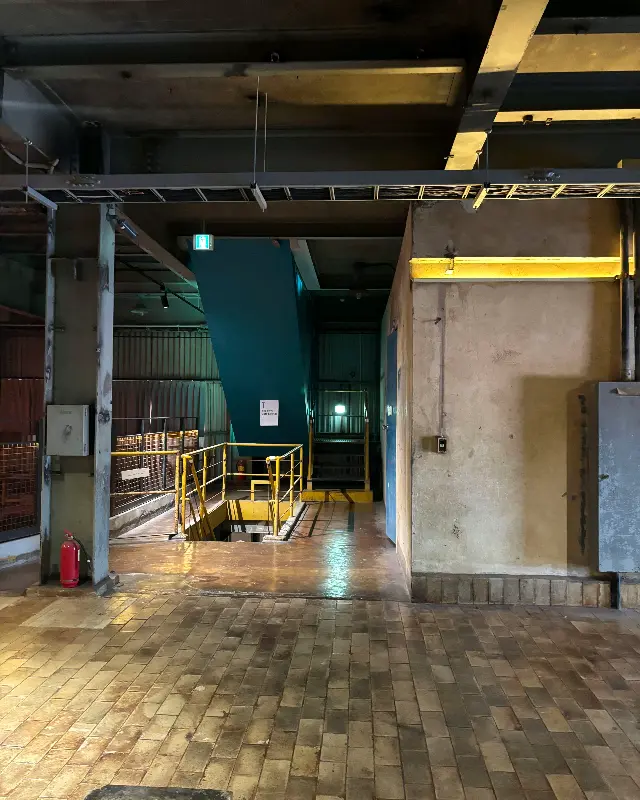 코스모40 내부 계단