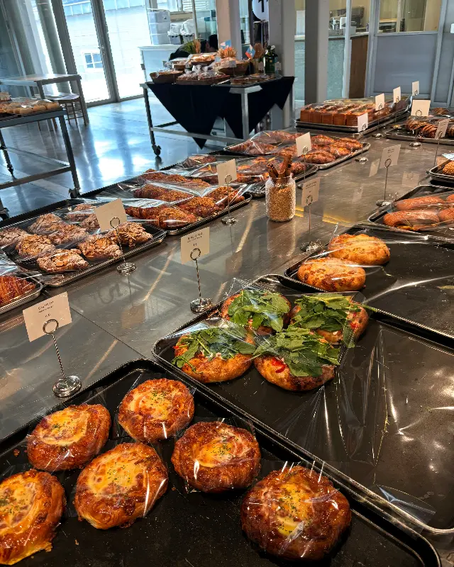 코스모40 빵 진열대