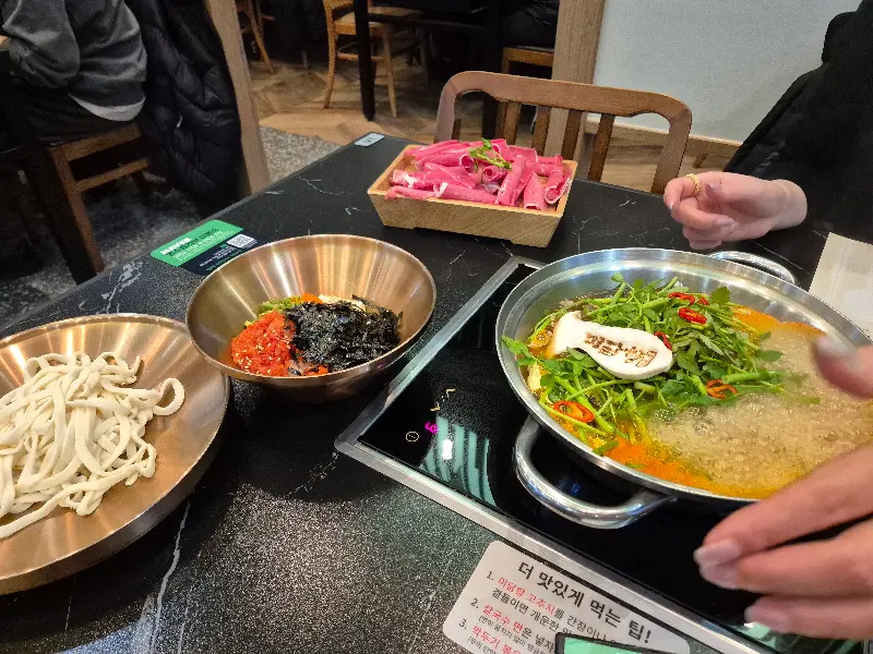 푸짐한 샤브샤브 재료