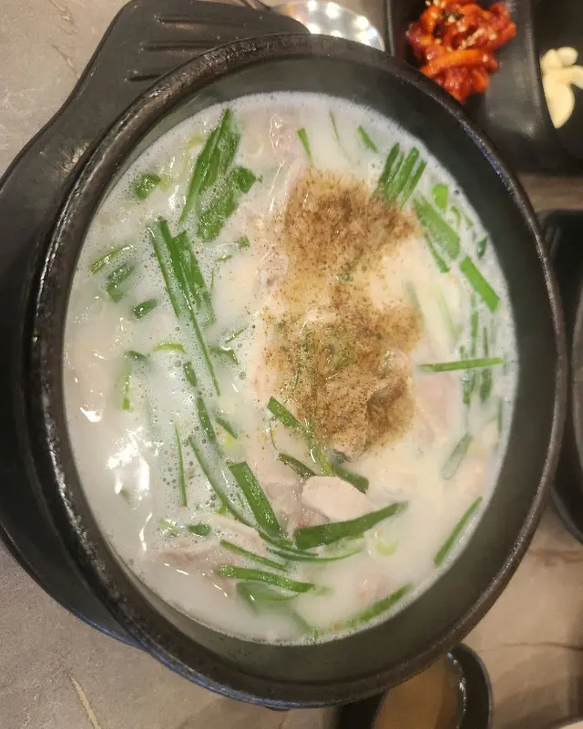 돼지국밥 근접샷