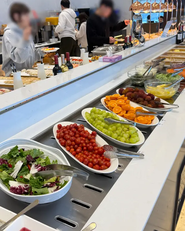 다양한 샐러드바 메뉴