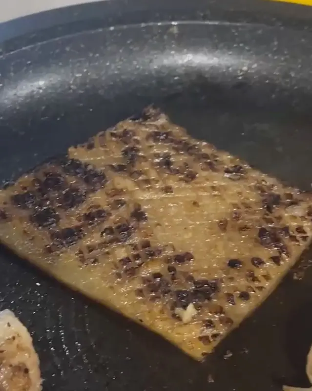 쫀득한 식감이 일품인 돼지 껍데기