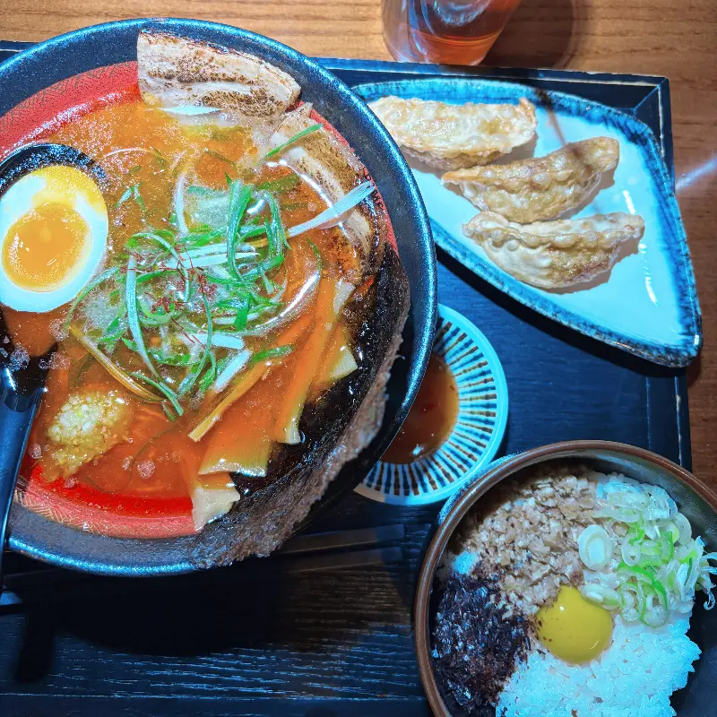 아오리라멘, 교자, 간장계란밥