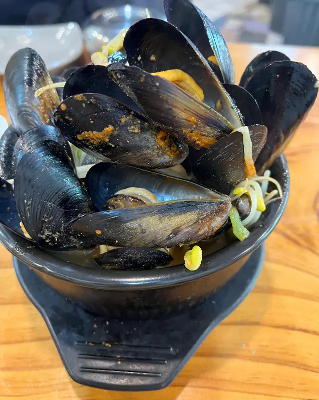 홍합이 가득 들어간 홍합해장국