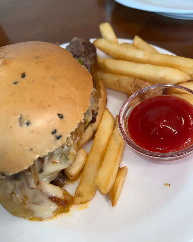 버거와 감자튀김