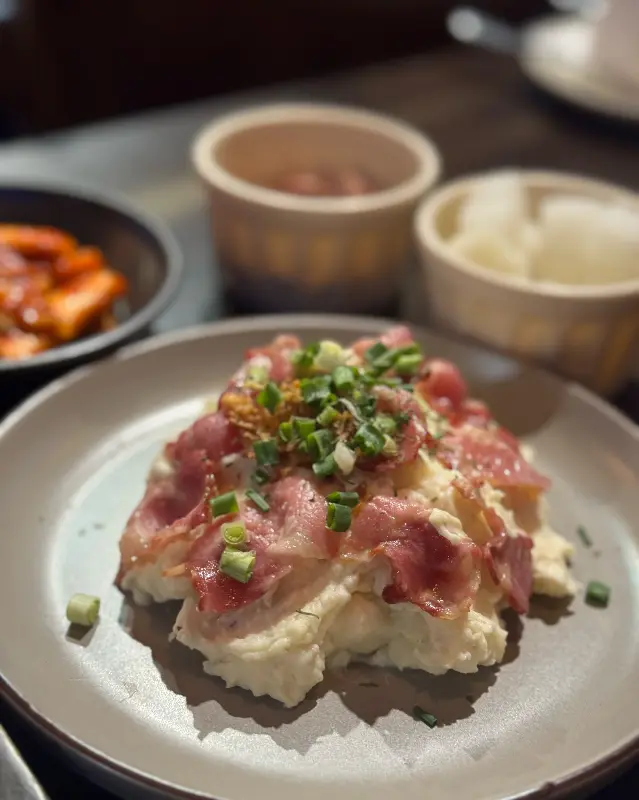 사이드 메뉴로 곁들이기 좋은 감자 베이컨 샐러드