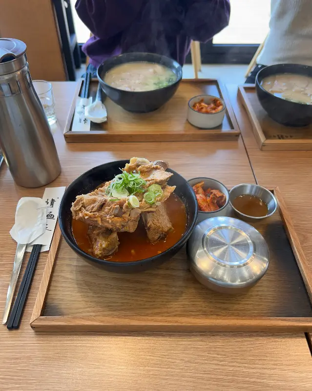 접짝뼈국 한상차림